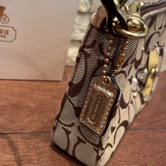 Coach wristlet - Picture 3 of 6